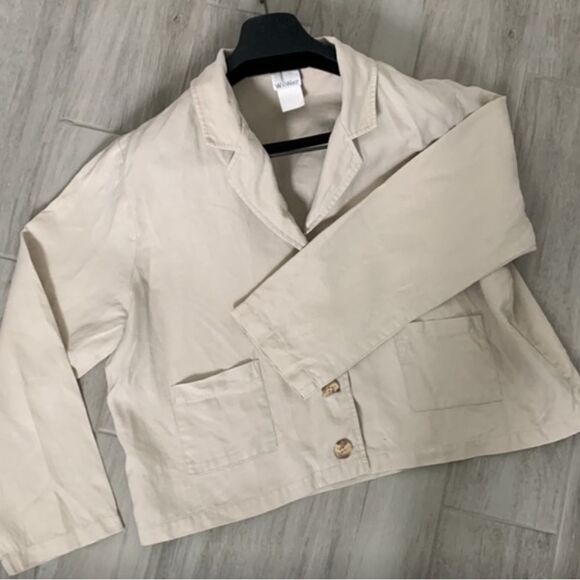 Cotton Linen Beige Cropped Top / Blazer 
by Willie Smith - Picture 7 of 8